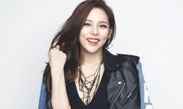 "Hoa hậu dao kéo" Park Shi Yeon khoe vẻ cá tính với trang sức độc