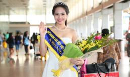 Á hoàng "Sắc đẹp Việt Nam" đẹp giản dị ở sân bay