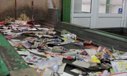 Xác chết lõa thể trên băng chuyền xử lý rác