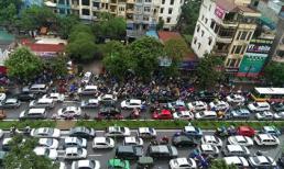 Hà Nội ngập, tắc đường kéo dài vì mưa lớn 