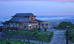 Sáng sớm đầy sương mờ trên đỉnh Mẫu Sơn