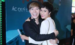 Phương Mai - Nathan Lee ôm nhau "chặt cứng" giữa rạp chiếu phim