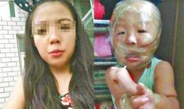 Bảo mẫu dùng băng dính dán kín mặt trẻ