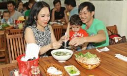 Hoài Linh ăn mừng Đức vô địch cùng "vợ con"