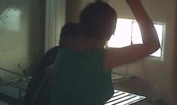 Dạy trẻ tự kỷ bằng... khúc cây, tát