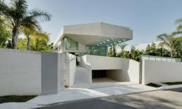 Nhà 3 tầng có hồ bơi tuyệt đỉnh trên mái nhà