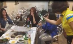 Cô gái có màn rót rượu khiến người xem ngỡ ngàng