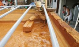 80 gia đình sống bằng nước pha bùn vàng khè ngay giữa Hà Nội