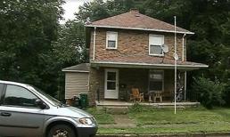 Chấn động bé 7 tuổi bị bỏ đói, đánh đập dã man