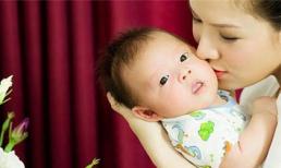 Lộ ảnh đầu tiên về con trai thứ hai của Đan Lê