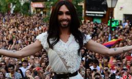 "Ca sỹ có râu" tự hào khoe "rừng" fans hâm mộ chen chúc vì mình