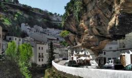 Thị trấn có 1-0-2: Tất cả sống dưới "một hòn đá"