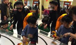 Trương Bá Chi và hai con trai vui vẻ đi chơi đầu năm