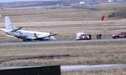 Gió thổi máy bay khỏi đường băng, 4 người bị thương