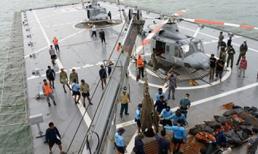 Tìm thấy 4 mảnh vỡ lớn của máy bay Air Asia ở đáy biển