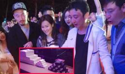 Thiếu gia siêu giàu tặng Iphone cho khách mời trong sinh nhật