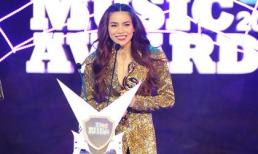 Hà Hồ tươi tắn tại lễ trao giải Zing Music Awards 2014