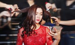 Ngọc Anh được êkíp chăm chút kỹ lưỡng trước giờ diễn