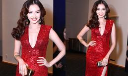 Trúc Diễm khoe dáng gợi cảm với đầm đuôi cá đỏ rực