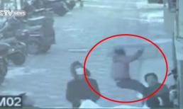 Hàng xóm tốt bụng dùng chăn cứu sống bé gái 5 tuổi rơi từ tầng 4