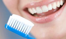 Rụng hết hàm vì đánh răng sai cách