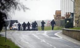 Đặc nhiệm Pháp săn đuổi hai kẻ khủng bố trong rừng