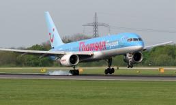 Máy bay bốc cháy vì va chạm với... chim