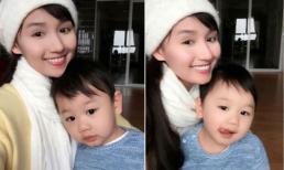 Con trai Lã Thanh Huyền tạo dáng chụp hình cực yêu