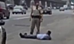 Tài xế say rượu nằm giữa đường ăn vạ cảnh sát