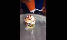 Thưởng thức ly kem cuốn kiểu Thái cực chất