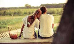 Gặp lại  người cũ, chồng thờ ơ với vợ