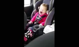 Tiết mục cover đáng yêu của bé gái 2 tuổi