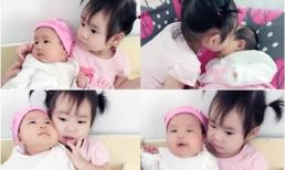 Con gái Lý Hải vừa trông em vừa làm điệu siêu đáng yêu