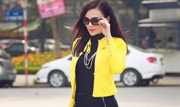 Bắt gặp Cao Thùy Linh nổi bật giữa phố đông Hà Nội