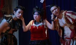 Phi Phụng nhắng nhít bên hot boy 6 múi