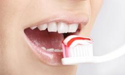 Những nguy hại kinh hoàng từ kem đánh răng của bạn
