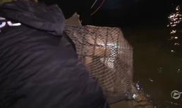 Trung Quốc tìm ra xác nạn nhân bị nhốt ở lồng sắt dưới nước 858 ngày