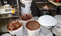 Phát hiện lò bánh kẹo Tết làm từ cacao trôi nổi