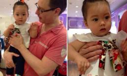 Con gái Đoan Trang ăn diện điệu đà đi sắm Tết cùng bố mẹ