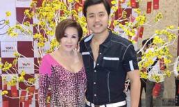 Người tình Vũ Hoàng Việt U60 khoe da trắng nõn với đầm hồng