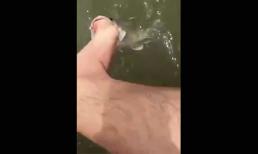 Độc chiêu câu cá bằng... chân