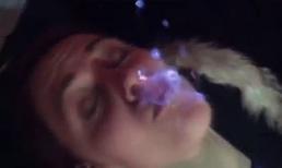 Cô gái 'cháy mồm' vì trò nghịch dại