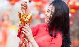 Hotgirl Anna Hoàng đẹp e ấp trong tà áo dài xuân