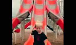 Khi bé yêu gặp nạn với trò trượt máng