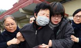 Thân nhân hành khách chuyến bay GE235 khóc ngất trong tang lễ