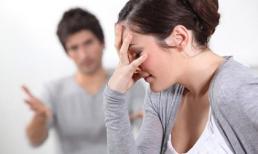 Giật mình vì con trai giống hệt tình cũ của vợ