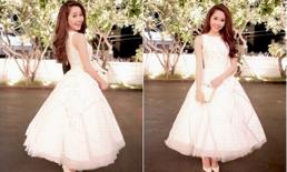 Tường Vy như bị 'nuốt chửng' chân vì váy dài lòe xòe