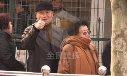 'Đường Tăng' Trì Trọng Thụy tươi cười vui vẻ bên vợ 74 tuổi