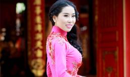 Á khôi Trịnh Thanh Hồng lên chùa cầu duyên