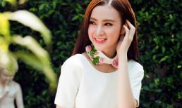 Angela Phương Trinh biến hóa đa sắc giữa vườn xuân